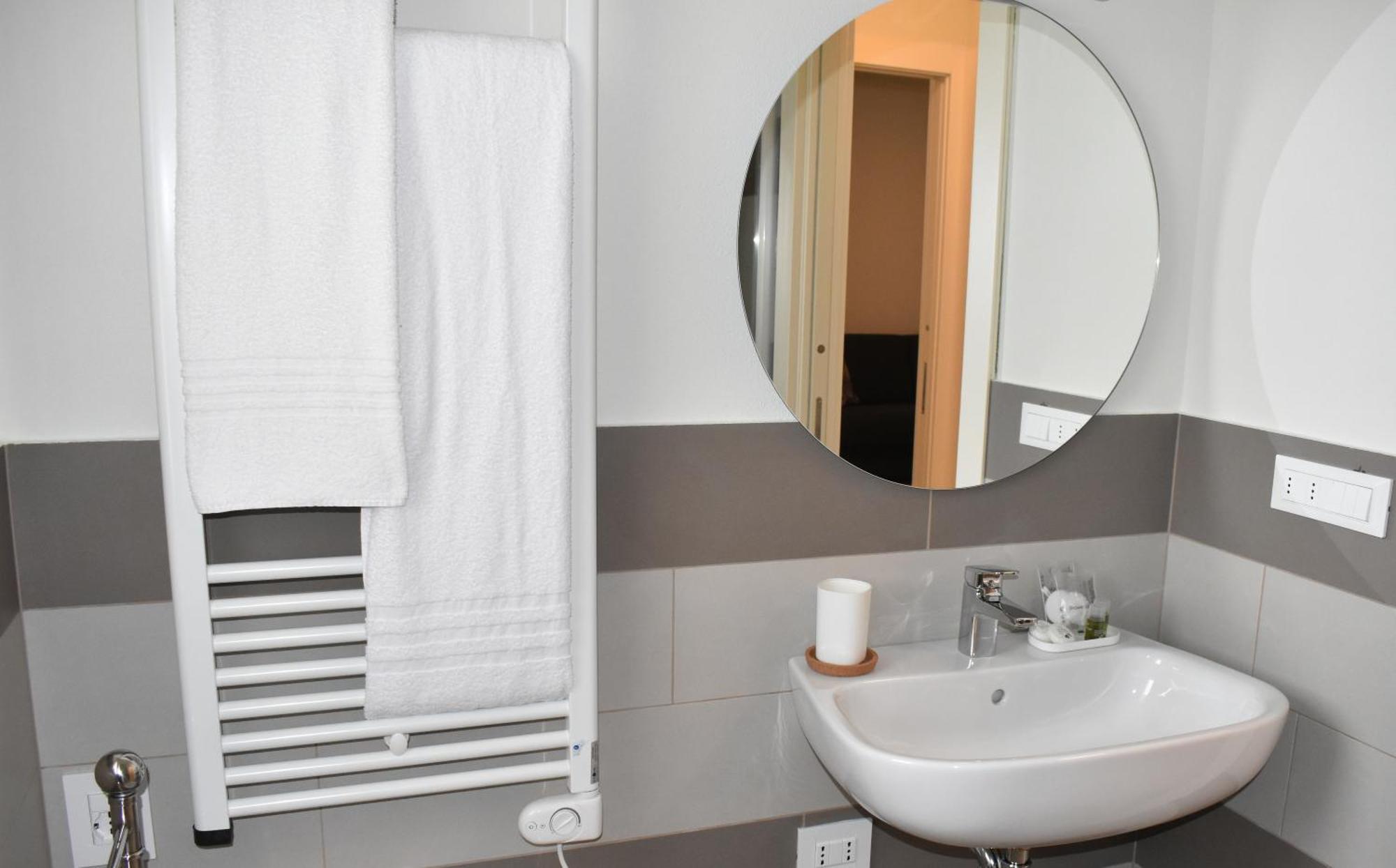 Baia Delle Rose Via Roma 111 Apartment Costa Volpino Exterior photo